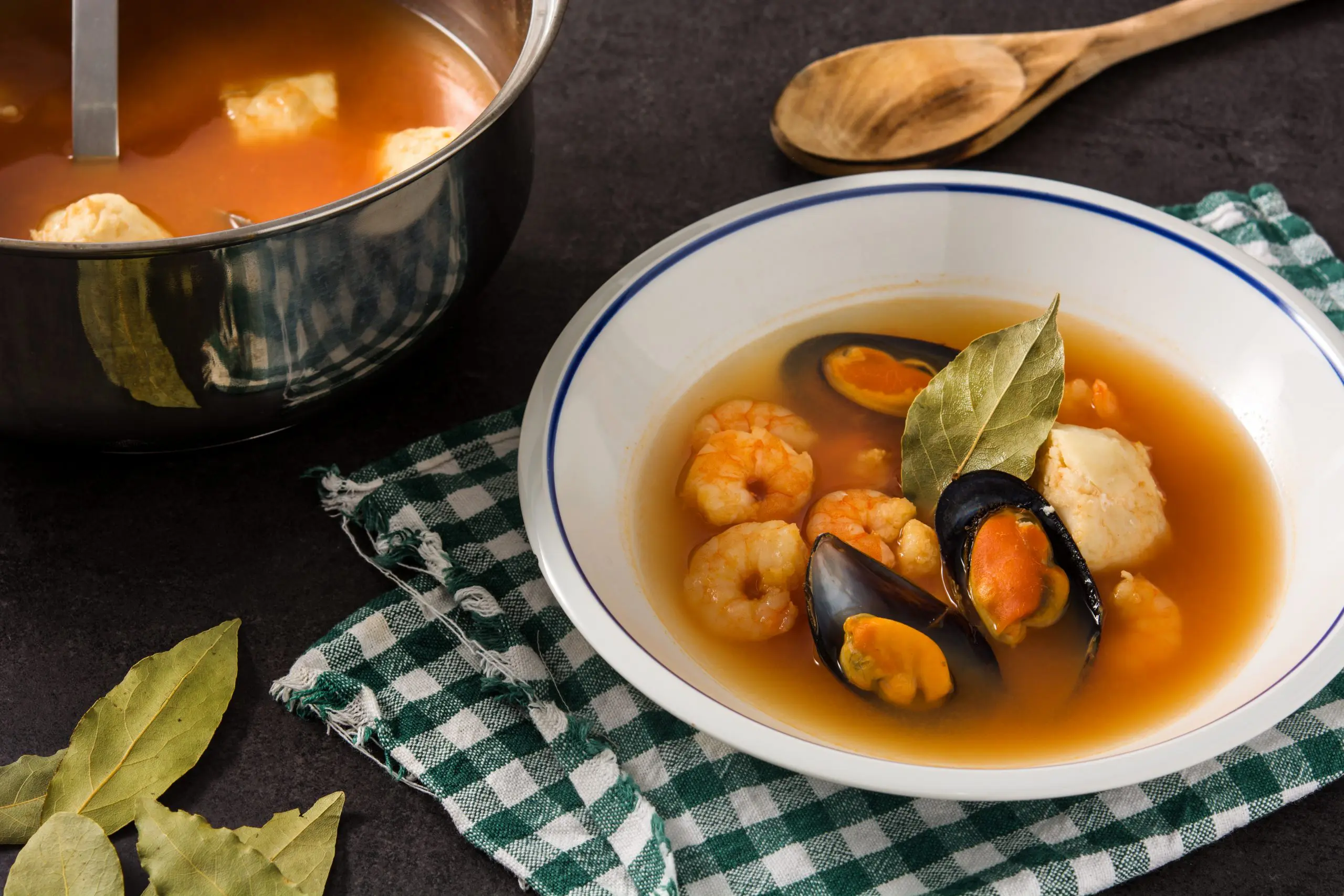 seafood tom yum