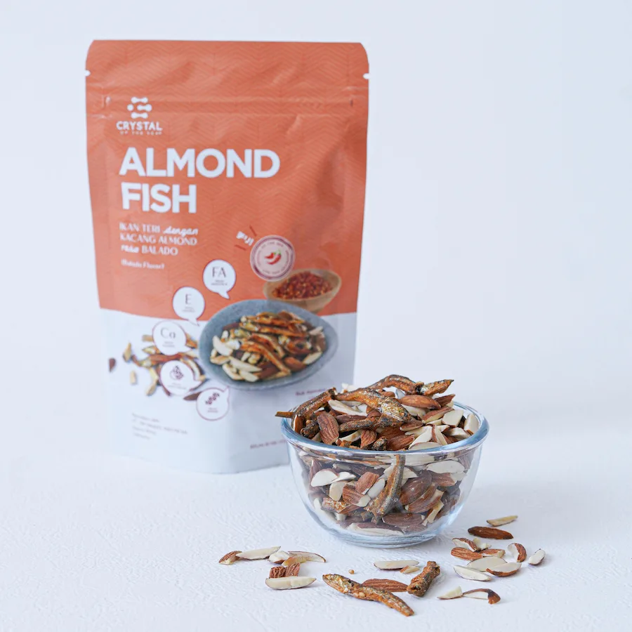 Ilustrasi Almond di Plastik